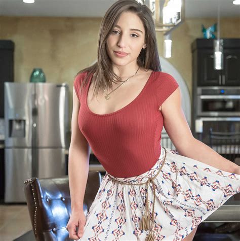 VRBangers Christmas Orgy With Abella Danger And Her 7 Sexy。